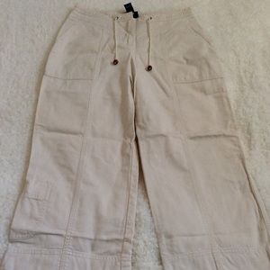 Jones New York Signature Capri Pants. Women’s